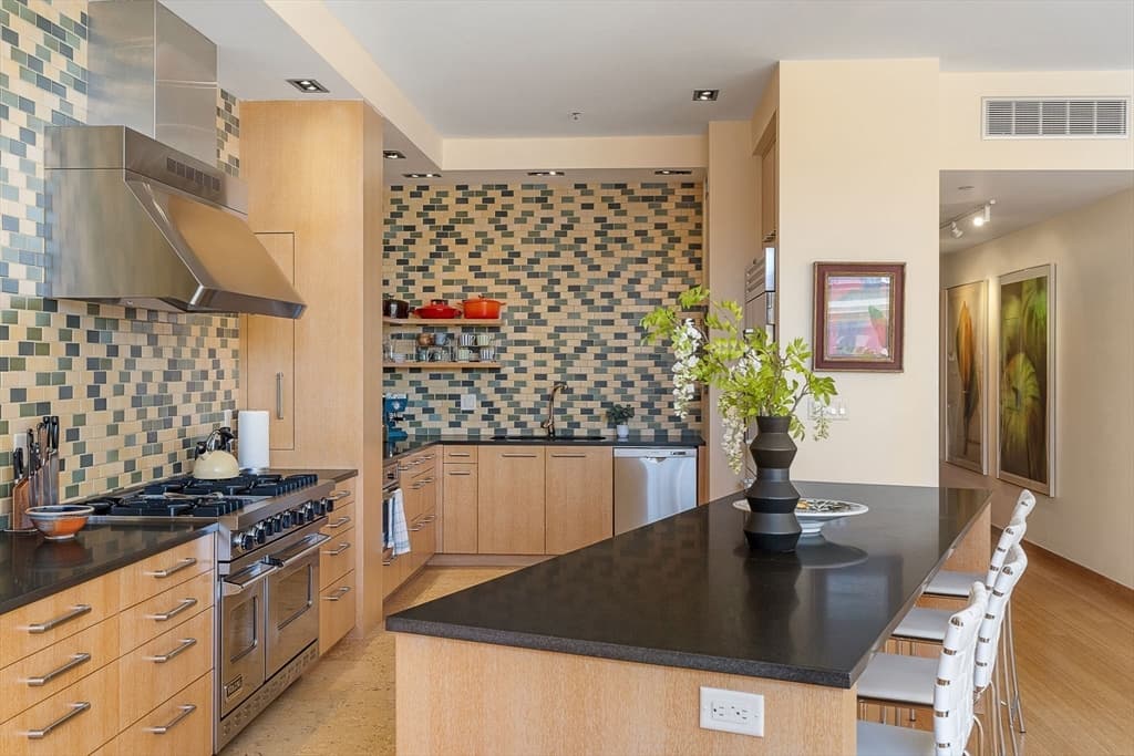 Condominium at 485-495 Harrison Ave # 404, Boston MA 02118, photo 2 of 24