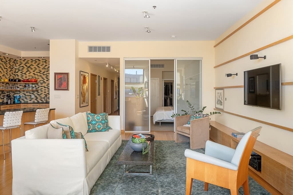 Condominium at 485-495 Harrison Ave # 404, Boston MA 02118, photo 6 of 24