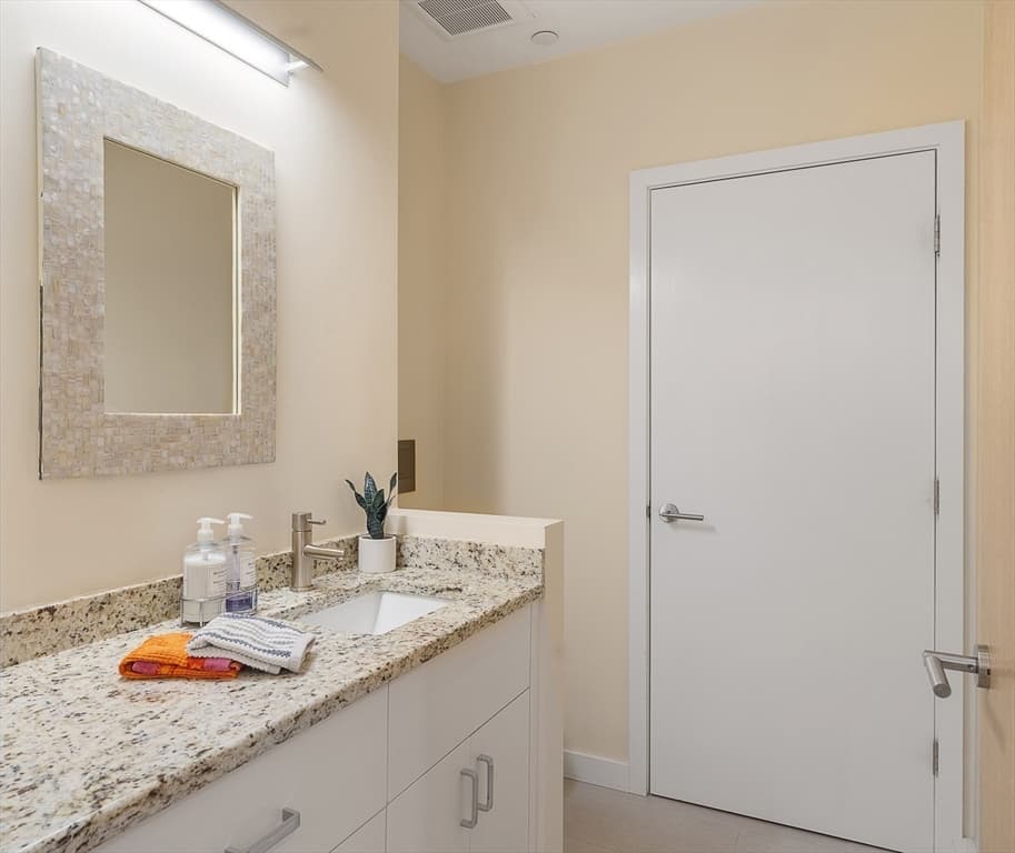 Condominium at 485-495 Harrison Ave # 404, Boston MA 02118, photo 16 of 24