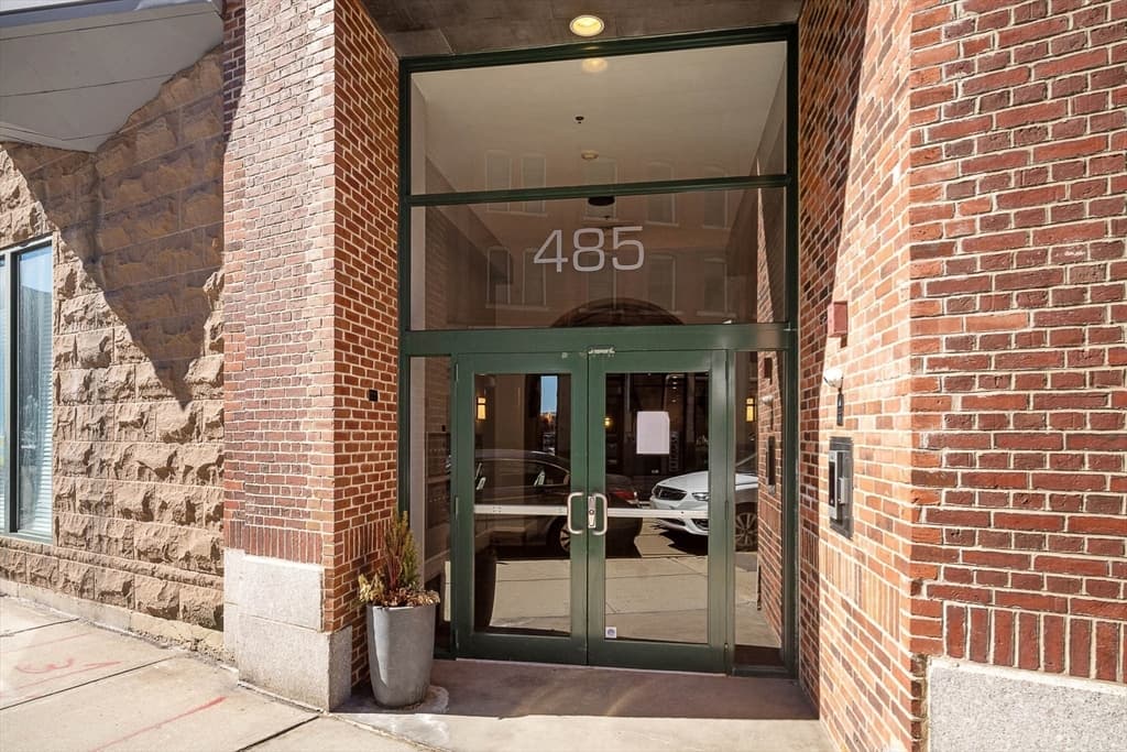 Condominium at 485-495 Harrison Ave # 404, Boston MA 02118, photo 19 of 24
