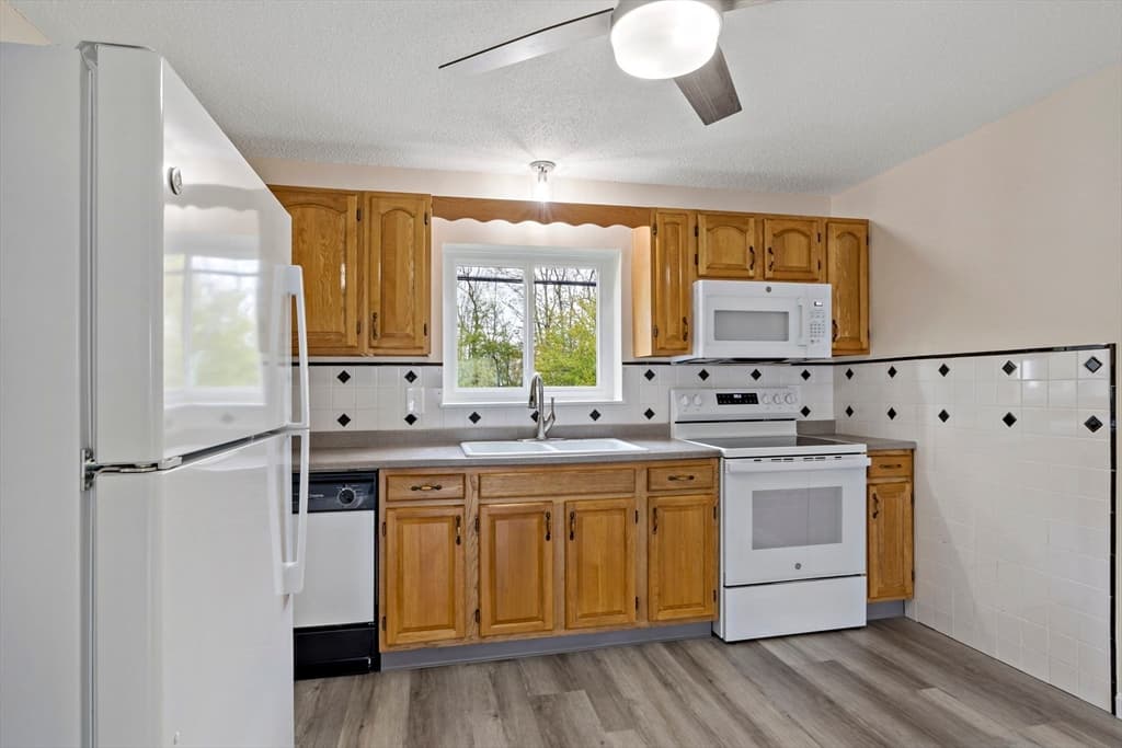 5455 N Main St # 4D, Fall River MA 02720 photo 10