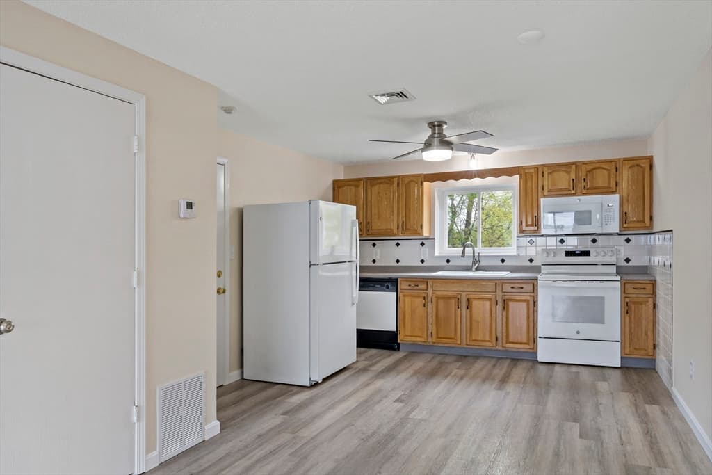 5455 N Main St # 4D, Fall River MA 02720 photo 11