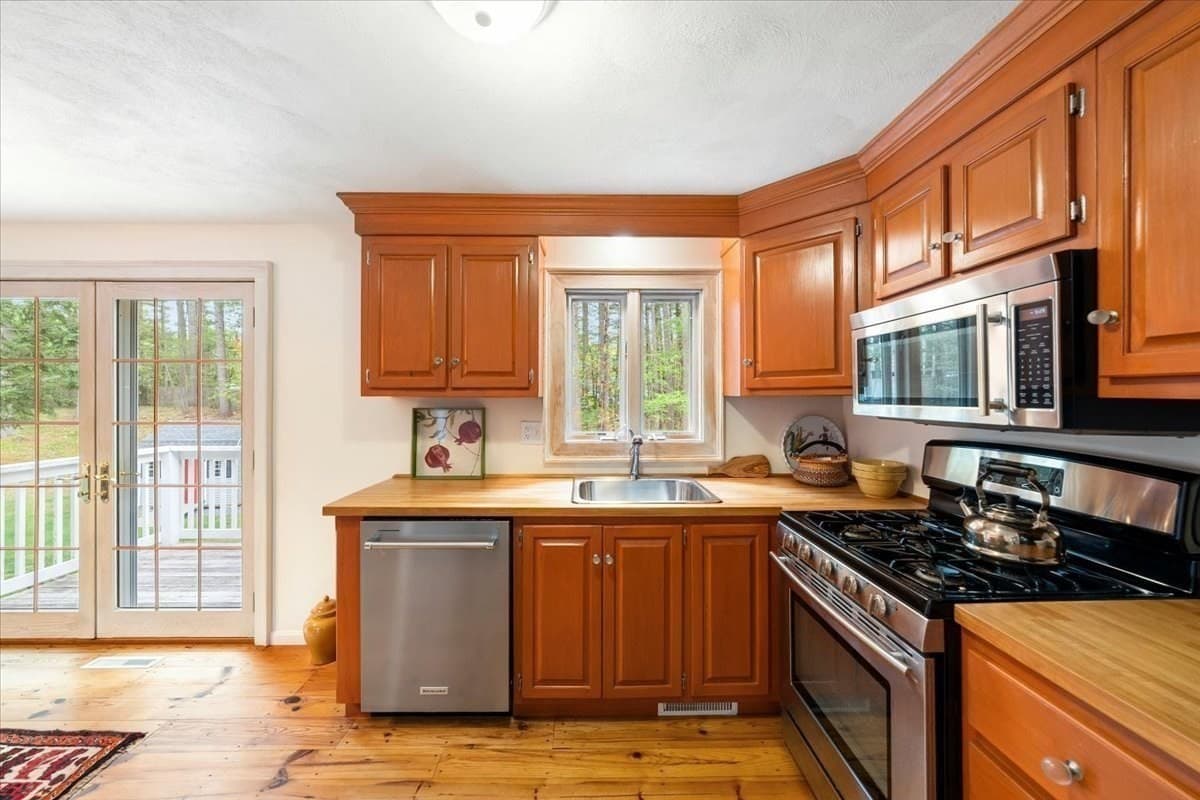 Single Family Residence at 100 S Harbor Rd, Townsend MA 01469, Townsend, photo 14 of 29
