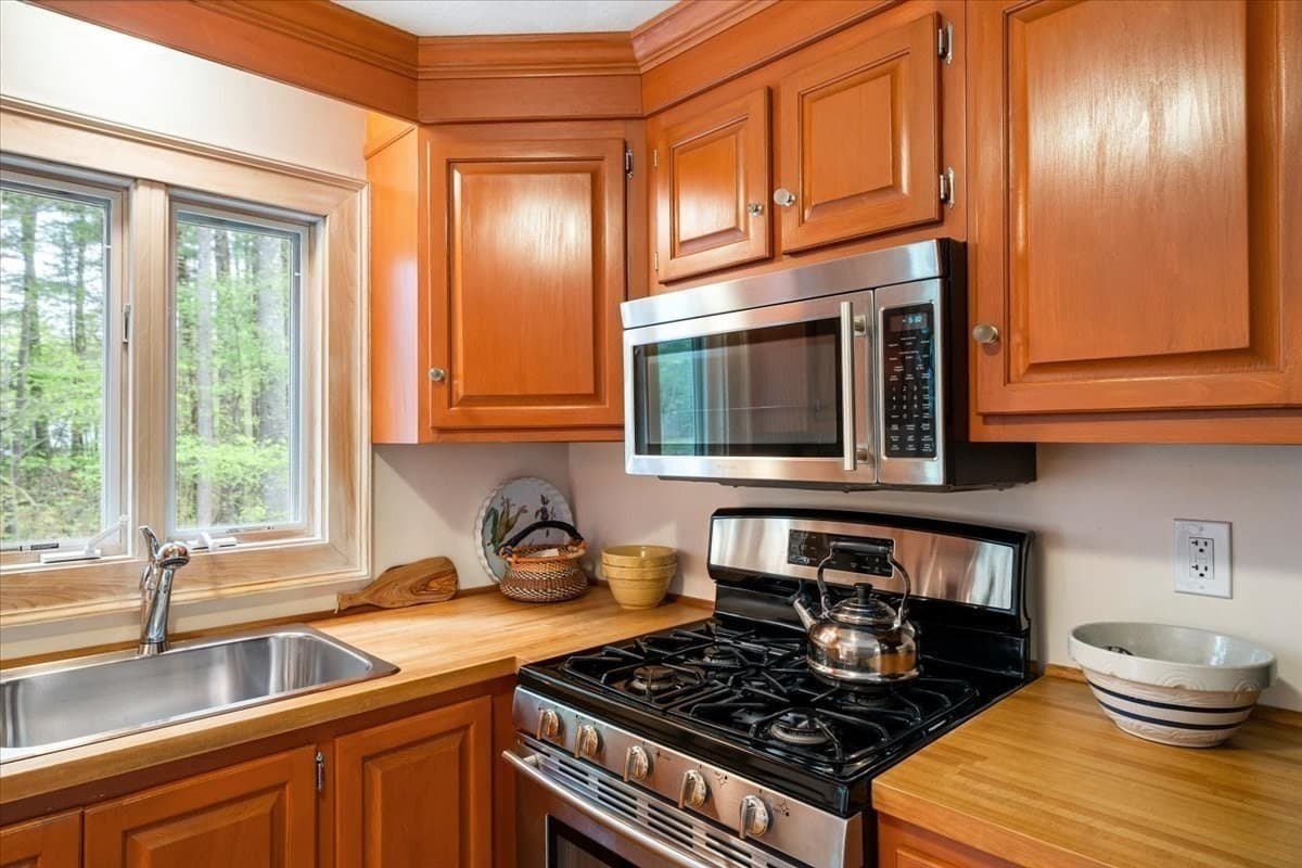 Single Family Residence at 100 S Harbor Rd, Townsend MA 01469, Townsend, photo 15 of 29