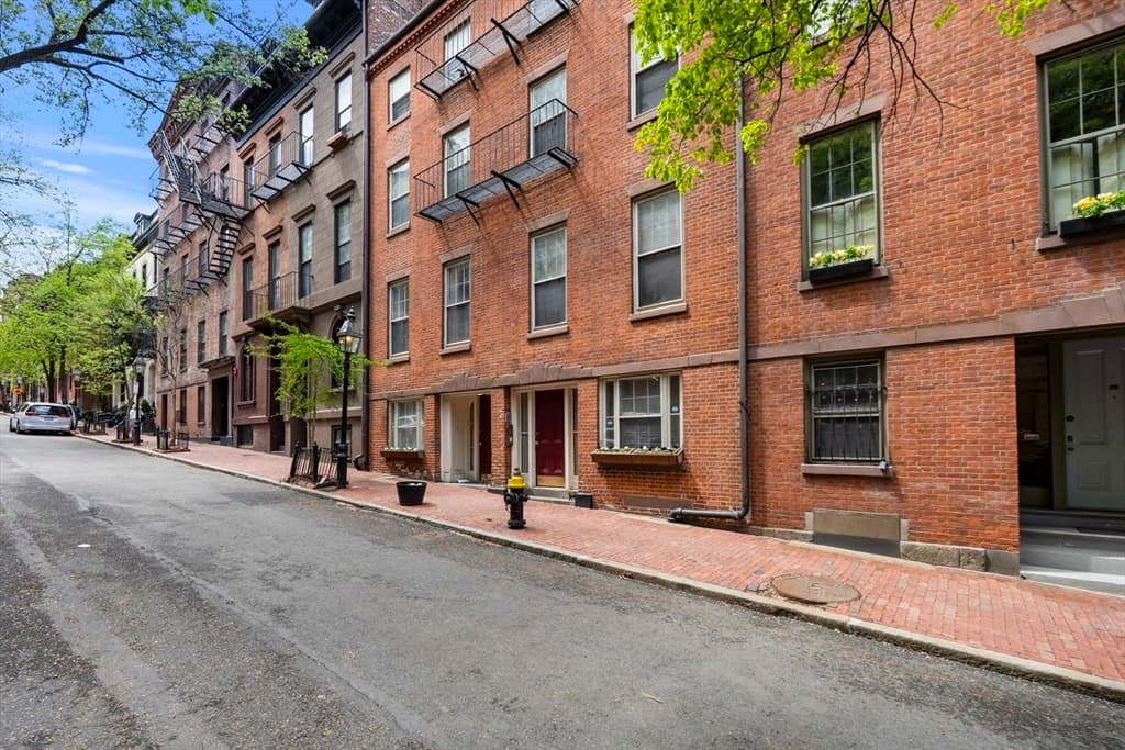 Condominium at 21 Hancock St # 3, Boston MA 02114, photo 16 of 23