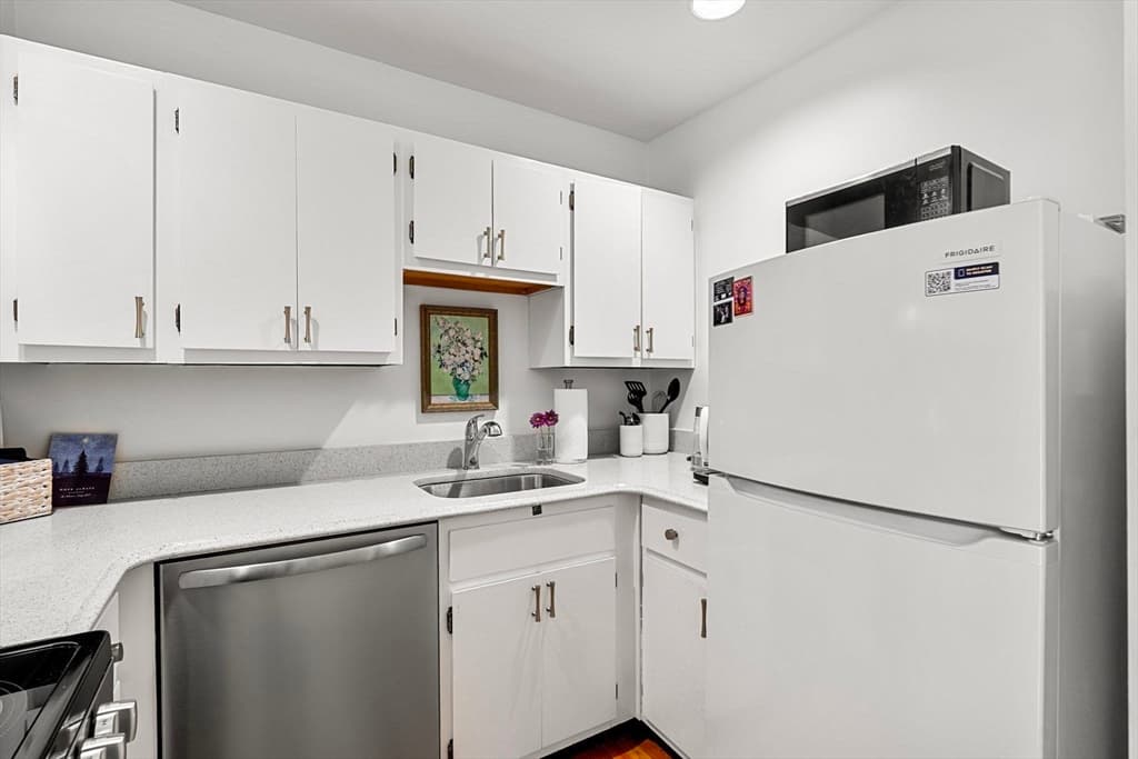 Condominium at 21 Hancock St # 3, Boston MA 02114, photo 10 of 23
