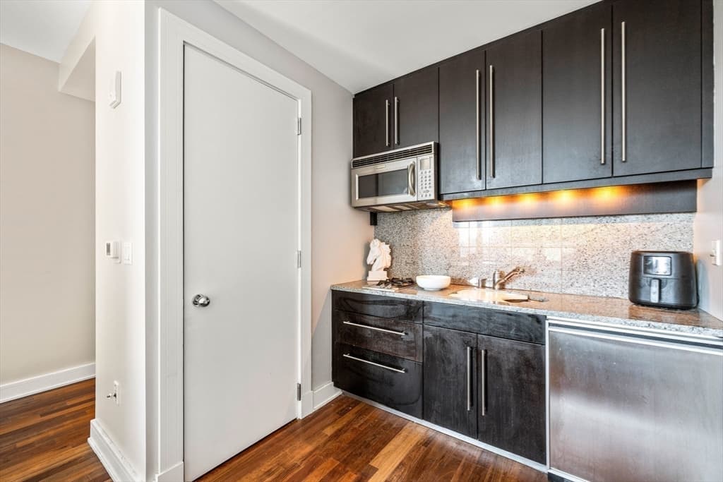 Condominium at 500 Atlantic Ave # 14S, Boston MA 02210, photo 7 of 12
