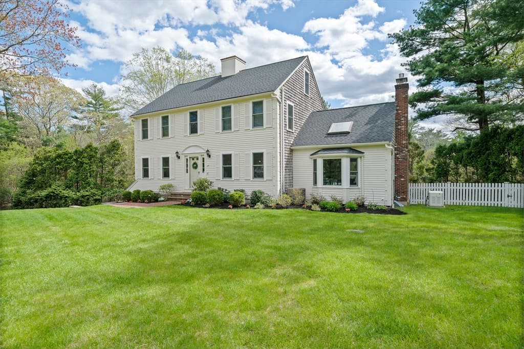 25 Hounds Ditch Ln, Duxbury MA 02332