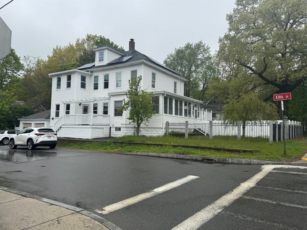 343 South St, Fitchburg MA 01420 photo 3