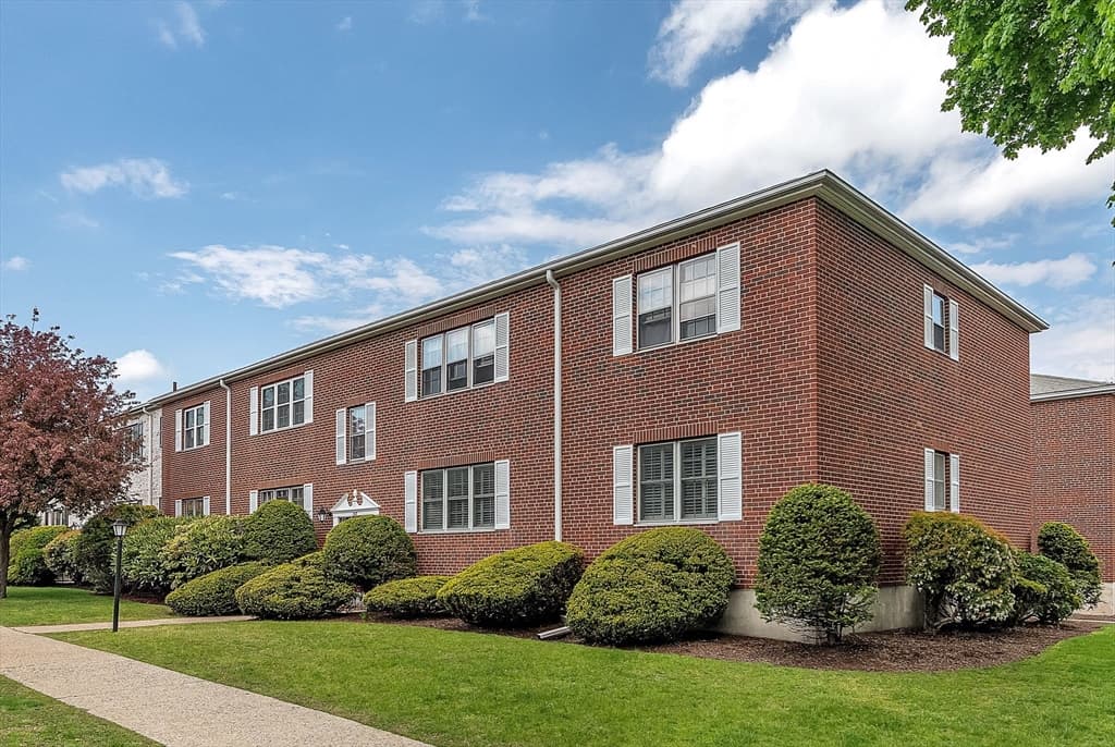 198 Lake Shore Road # 2, Boston MA 02135