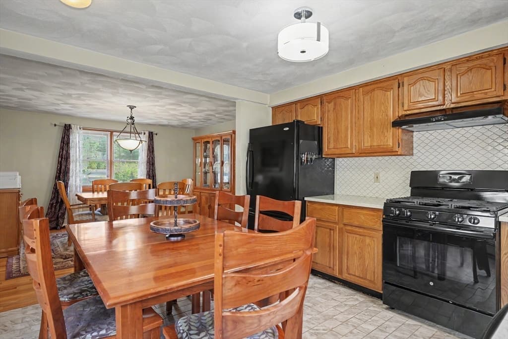 Single Family Residence at 26 Frederick Circle, Tewksbury MA 01876, photo 6 of 29