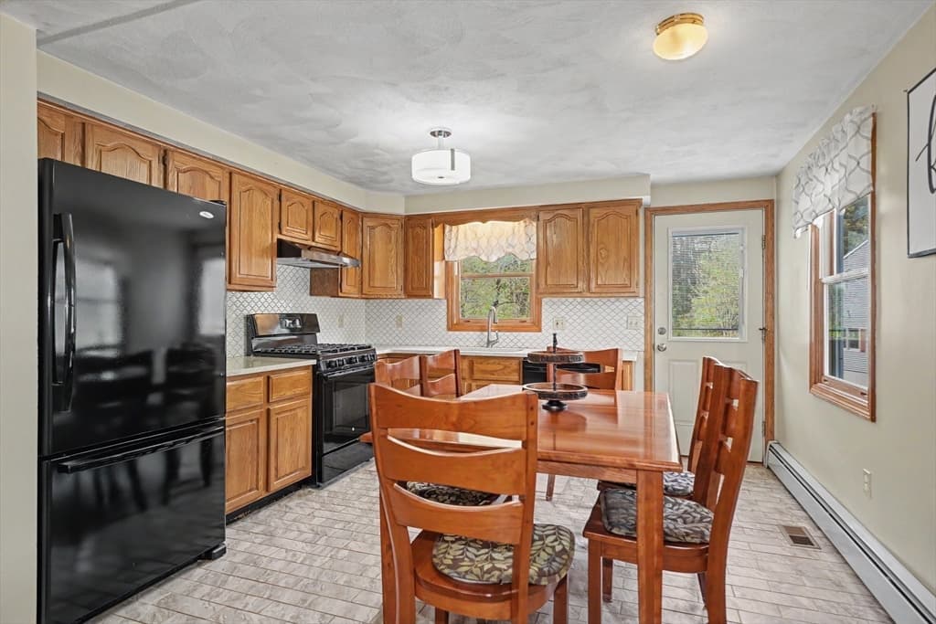 Single Family Residence at 26 Frederick Circle, Tewksbury MA 01876, photo 5 of 29