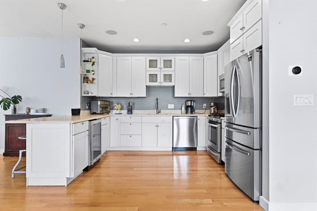 Condominium at 345 W Broadway # 8, Boston MA 02127, Boston, photo 6 of 17