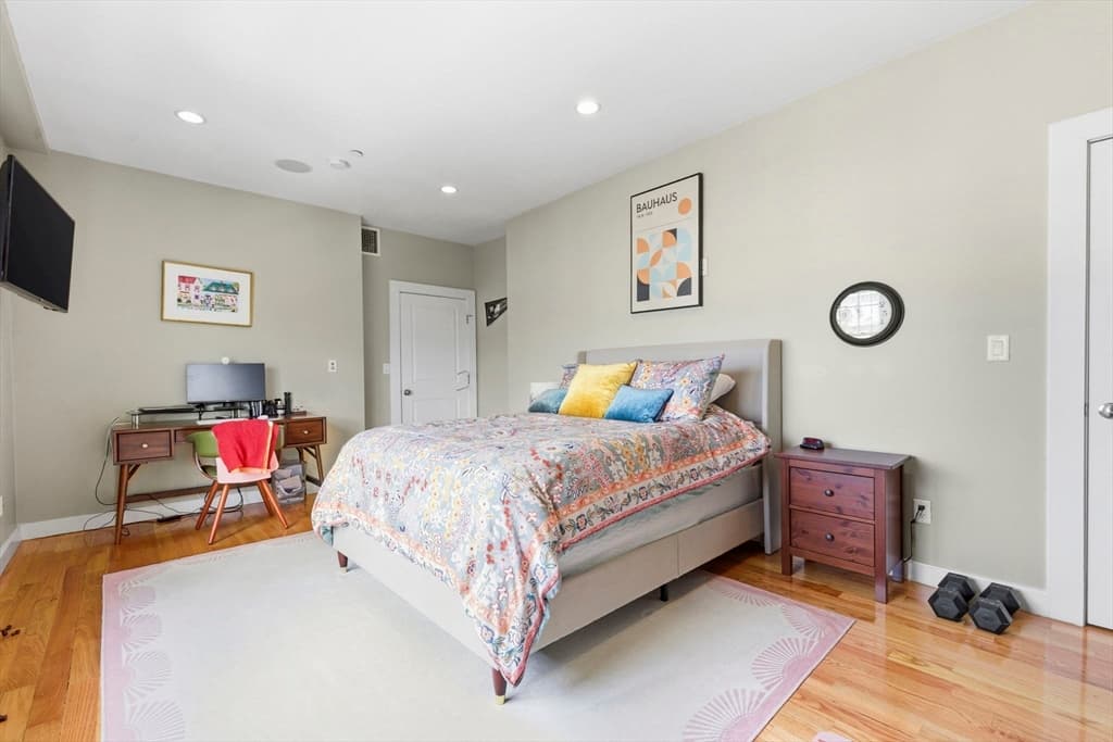 Condominium at 345 W Broadway # 8, Boston MA 02127, Boston, photo 13 of 17