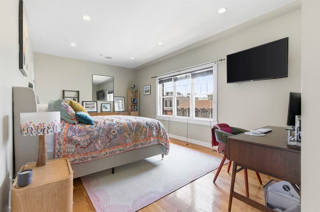 Condominium at 345 W Broadway # 8, Boston MA 02127, Boston, photo 12 of 17
