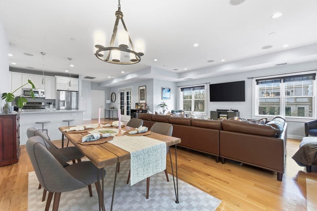 Condominium at 345 W Broadway # 8, Boston MA 02127, Boston, photo 3 of 17