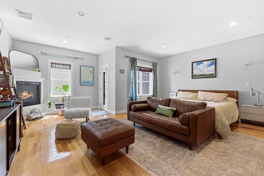 Condominium at 345 W Broadway # 8, Boston MA 02127, Boston, photo 9 of 17