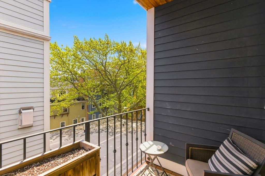 Condominium at 345 W Broadway # 8, Boston MA 02127, Boston, photo 10 of 17