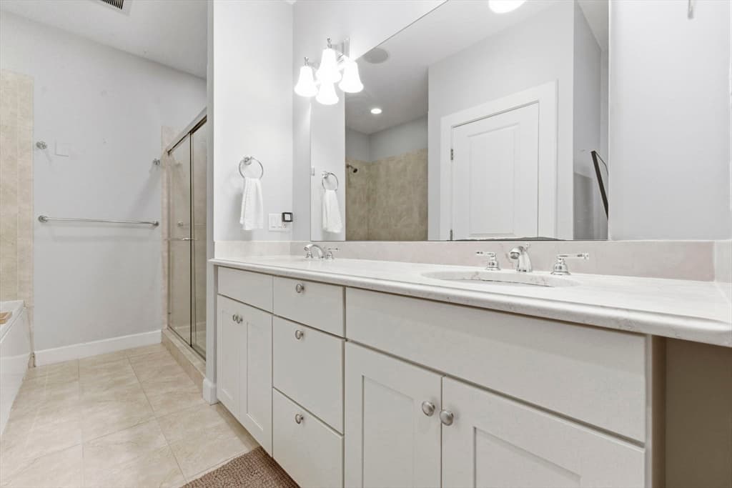 Condominium at 345 W Broadway # 8, Boston MA 02127, Boston, photo 11 of 17