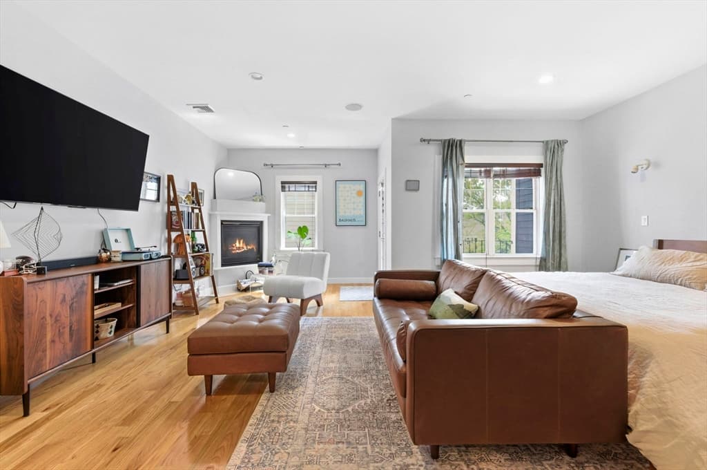 Condominium at 345 W Broadway # 8, Boston MA 02127, Boston, photo 8 of 17