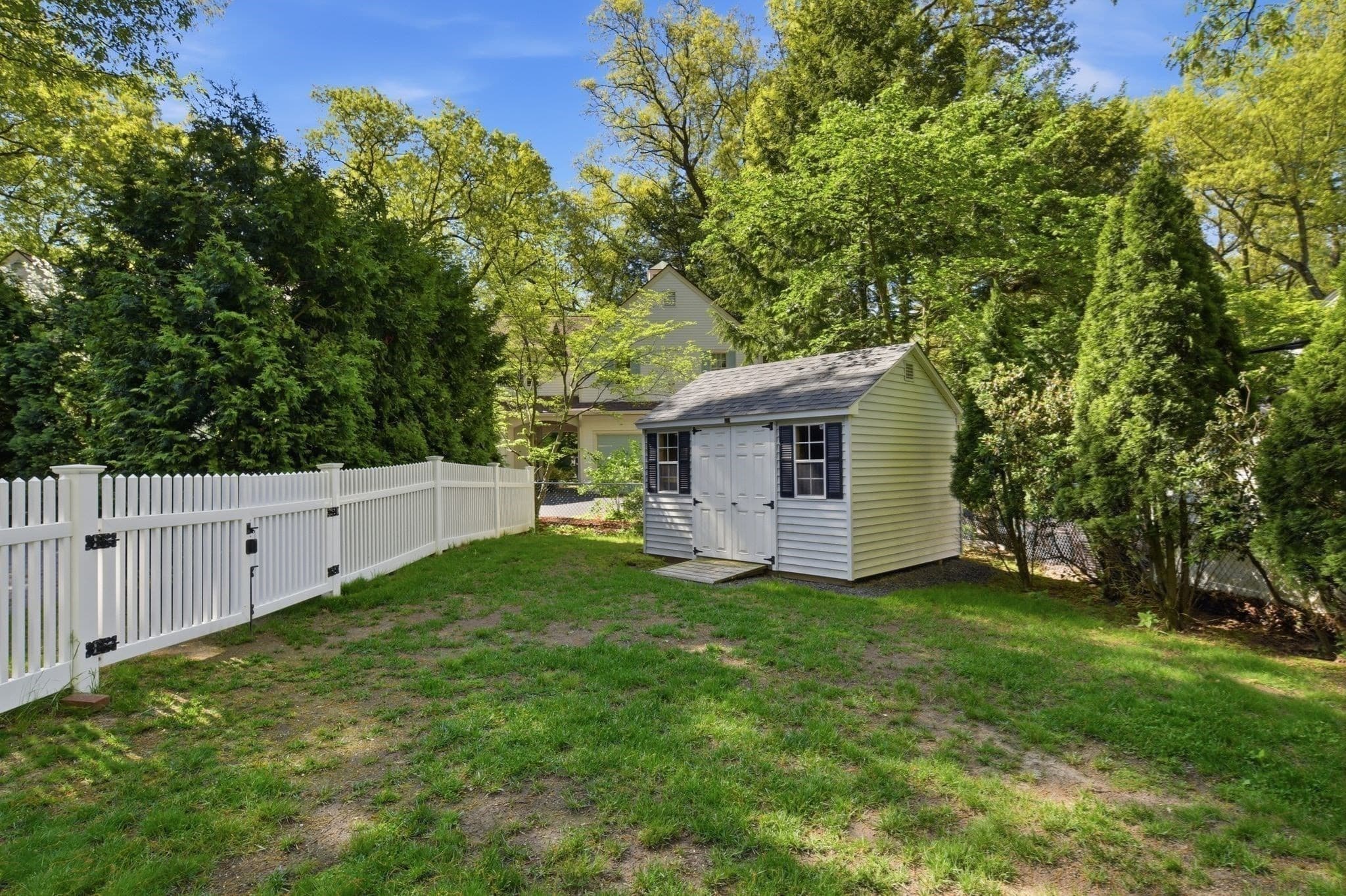 Single Family Residence at 38 Oxford Road, Longmeadow MA 01106, photo 40 of 42