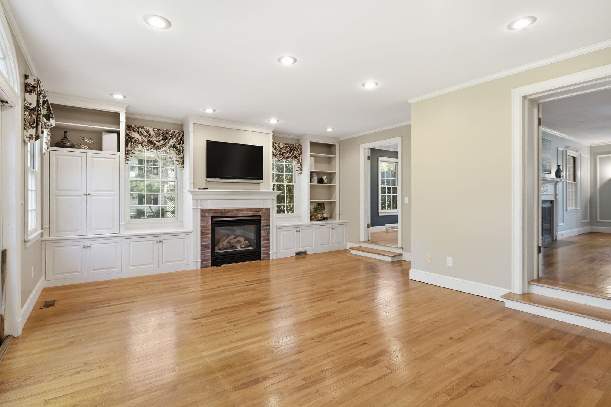 Single Family Residence at 38 Oxford Road, Longmeadow MA 01106, photo 8 of 42