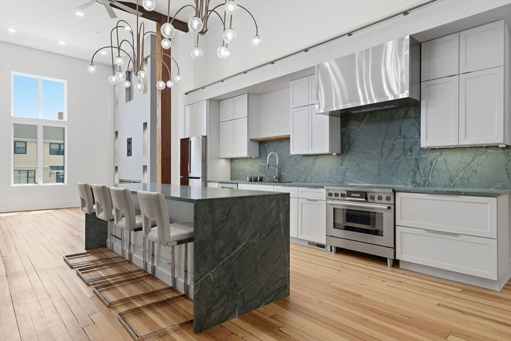 Condominium at 1001 Shirley # 3, Winthrop MA 02152, Winthrop, photo 6 of 26