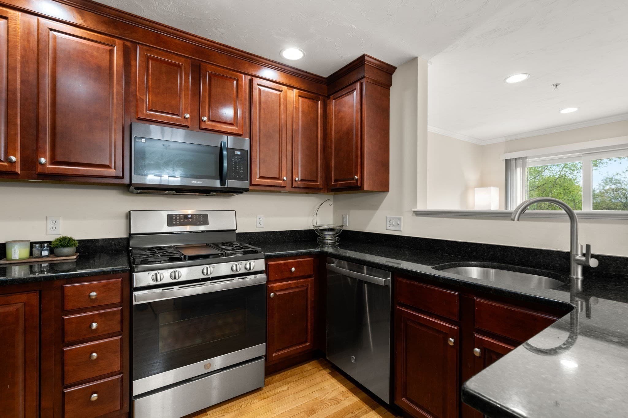 Condominium at 6 Azalea Ln # 6, Grafton MA 01519, photo 7 of 29