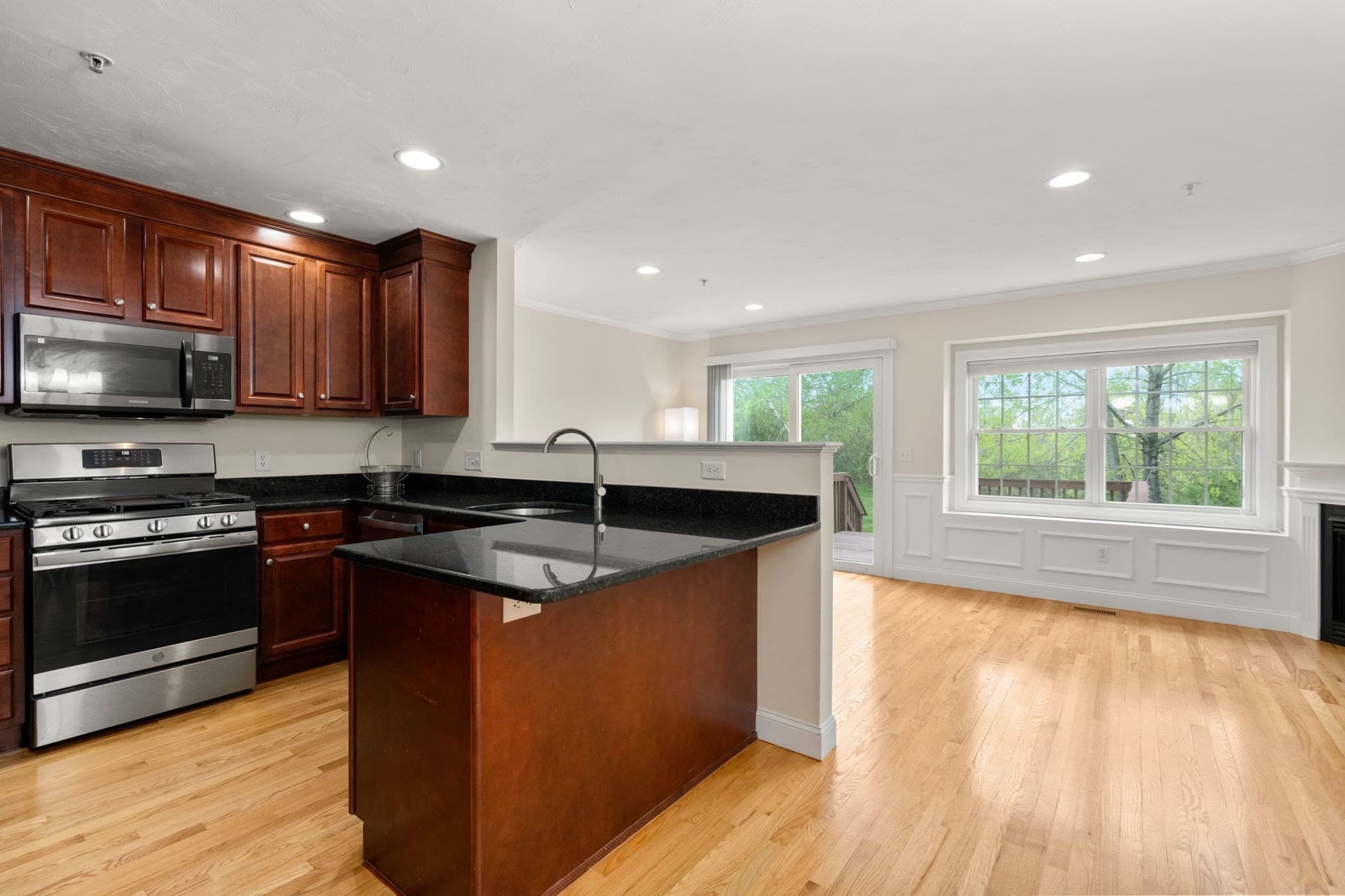 Condominium at 6 Azalea Ln # 6, Grafton MA 01519, photo 5 of 29