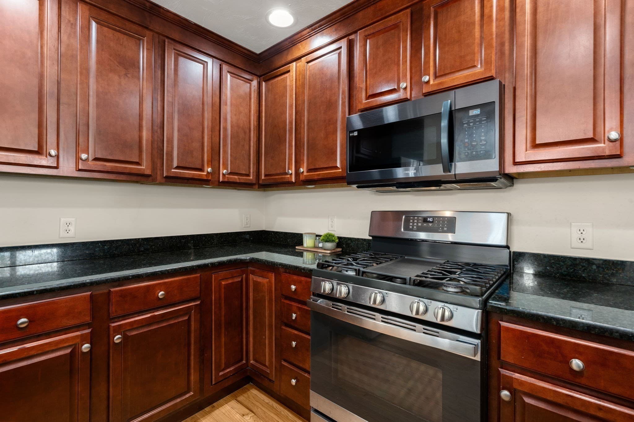 Condominium at 6 Azalea Ln # 6, Grafton MA 01519, photo 8 of 29