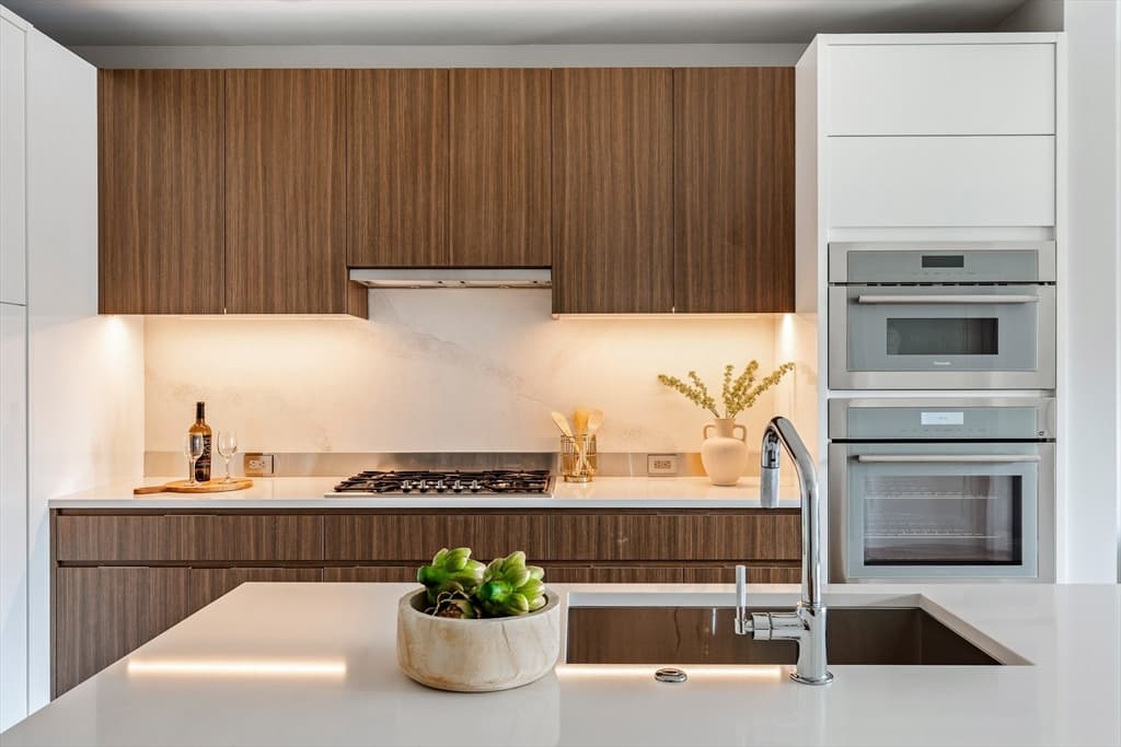 Condominium at 100 Shawmut Ave # 912, Boston MA 02118, photo 6 of 35