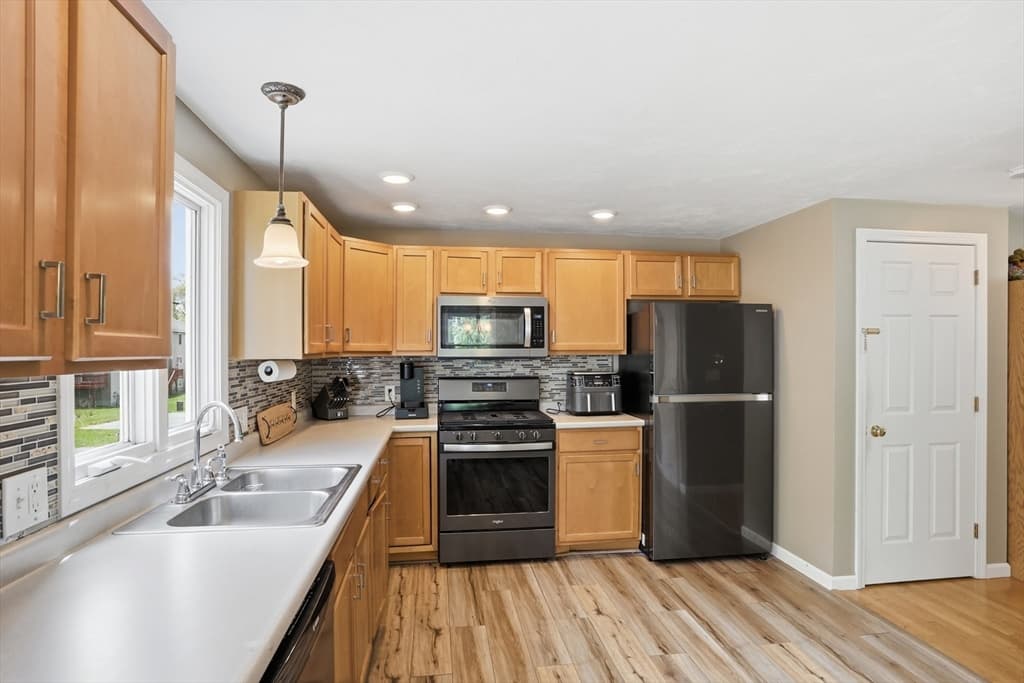 Condominium at 1185 Main St # 4, Clinton MA 01510, photo 12 of 36