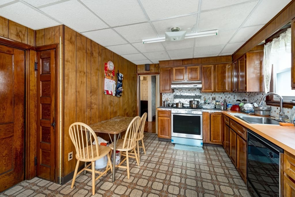 35 Sewall St, Quincy MA 02170 photo 14