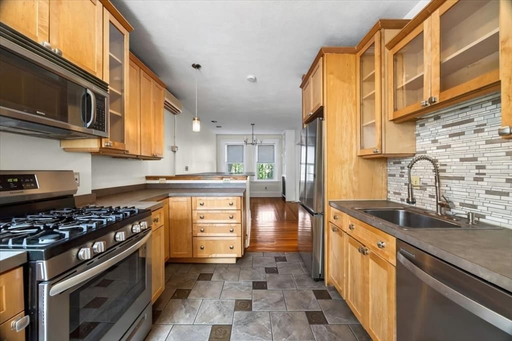 23 Netherlands Rd # 1, Brookline MA 02445