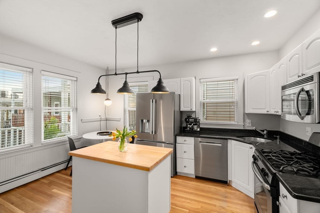 Condominium at 443 E 7th # 3, Boston MA 02127, Boston, photo 6 of 17