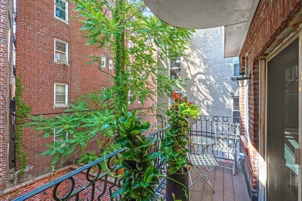 Condominium at 290 North St # 2, Boston MA 02113, photo 6 of 22