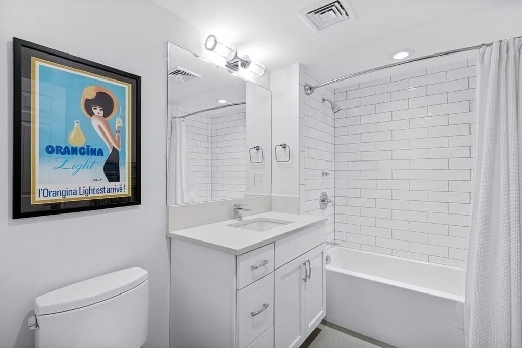 Condominium at 290 North St # 2, Boston MA 02113, photo 17 of 22