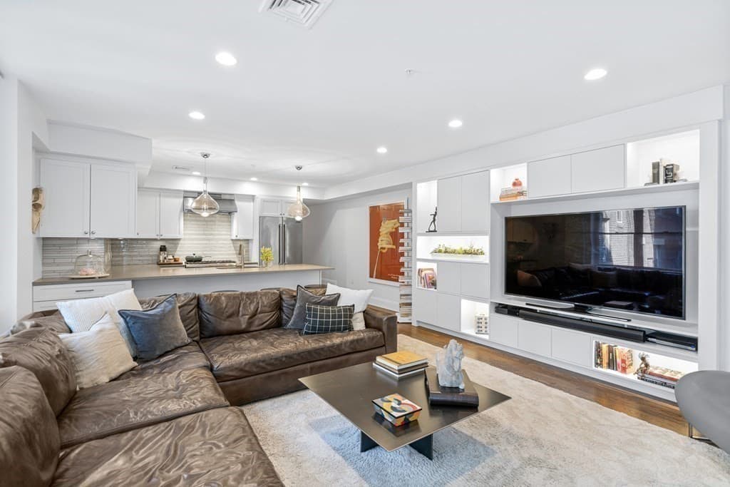 Condominium at 290 North St # 2, Boston MA 02113, photo 7 of 22