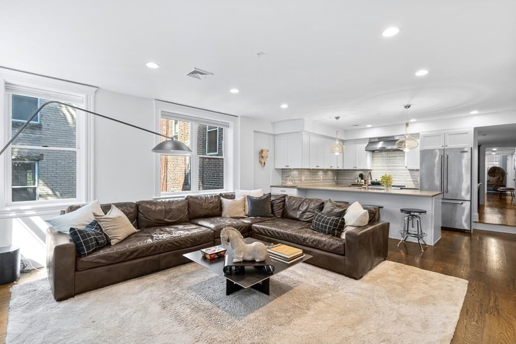 Condominium at 290 North St # 2, Boston MA 02113, photo 3 of 22