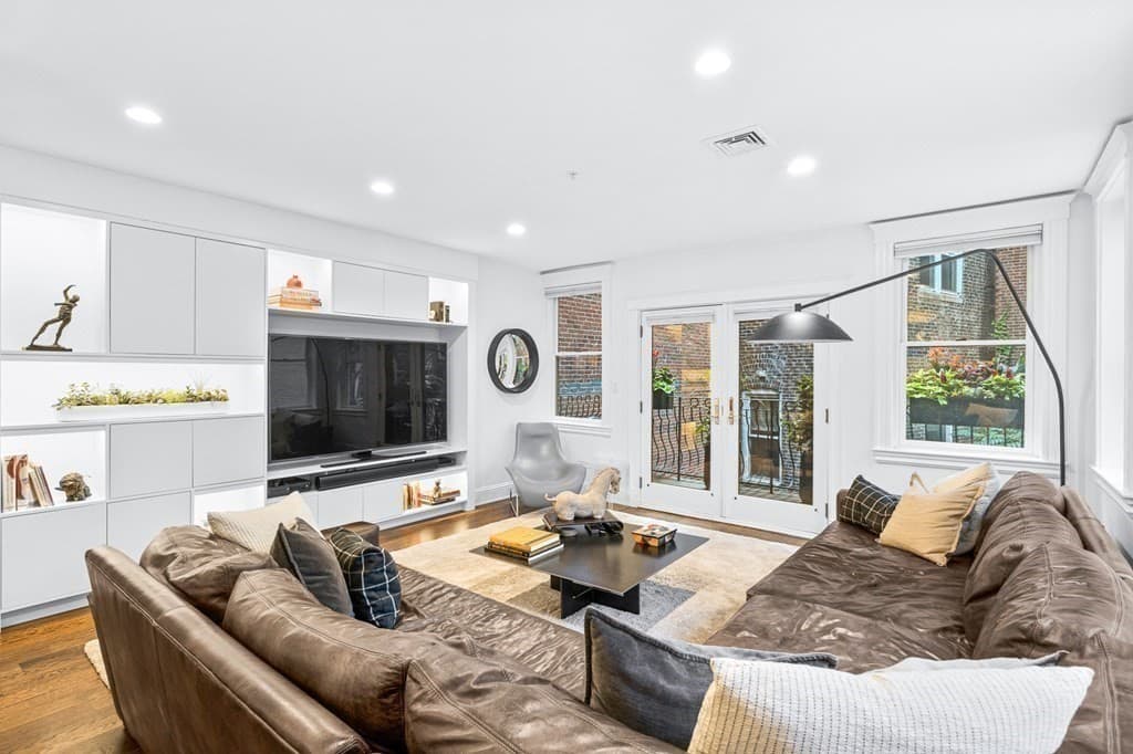 290 North St # 2, Boston MA 02113
