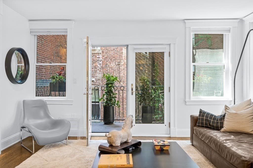 Condominium at 290 North St # 2, Boston MA 02113, photo 4 of 22