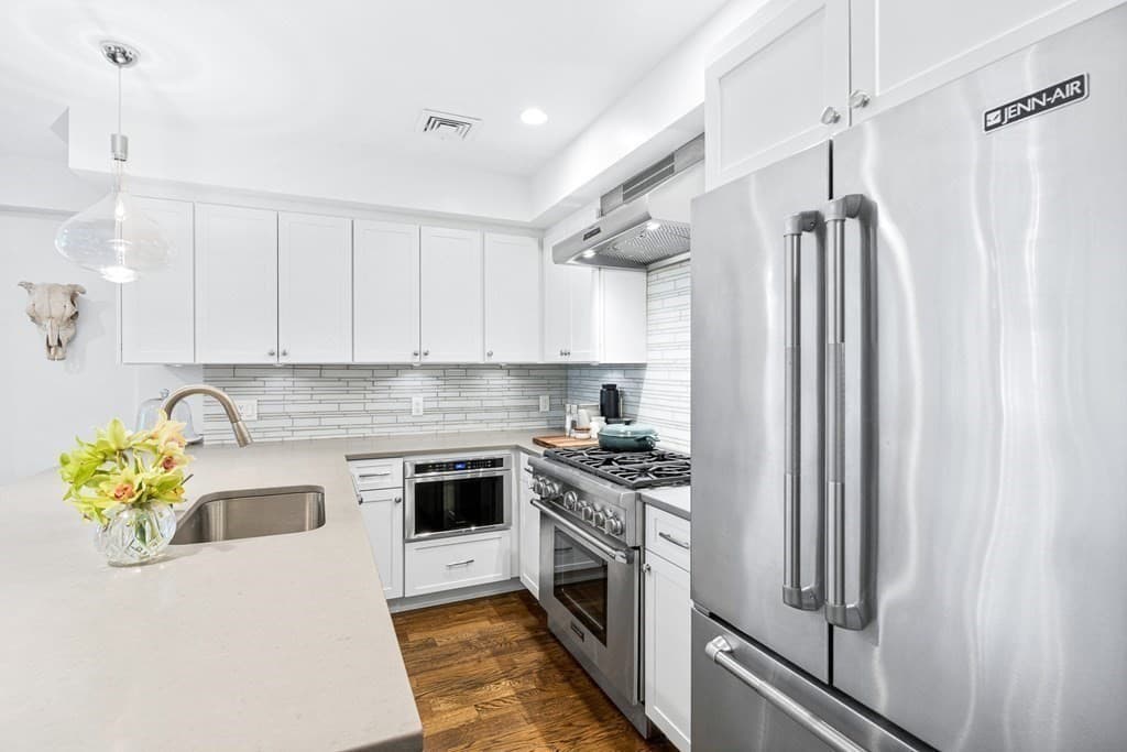 Condominium at 290 North St # 2, Boston MA 02113, photo 8 of 22