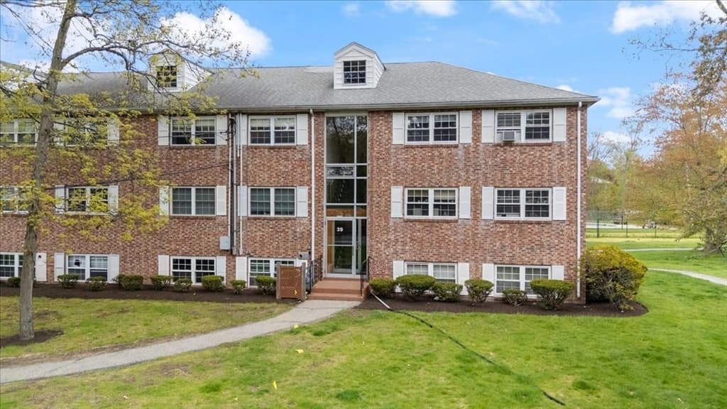 39 Farrwood Ave # 1, North Andover MA 01845