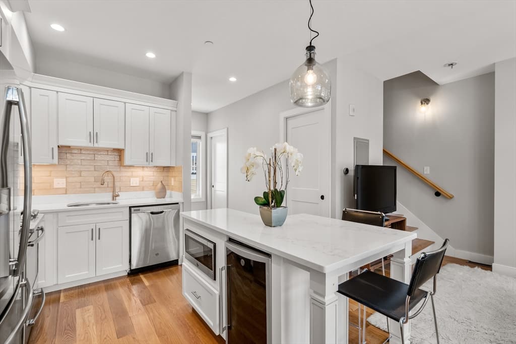 Condominium at 145 Stoughton St # 4, Boston MA 02125, photo 2 of 18