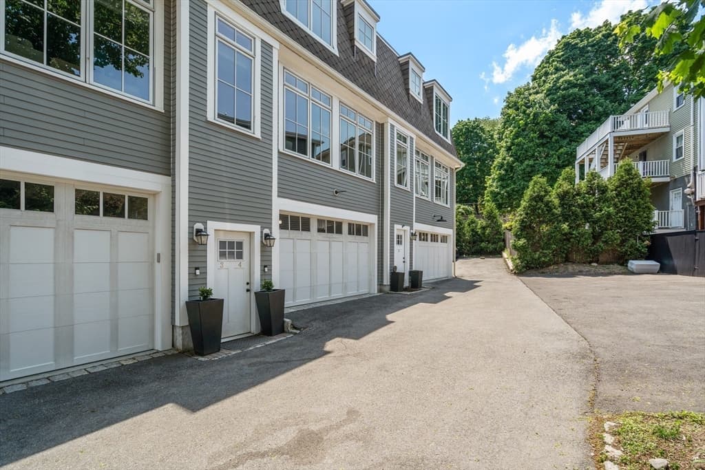 Condominium at 145 Stoughton St # 4, Boston MA 02125, photo 16 of 18