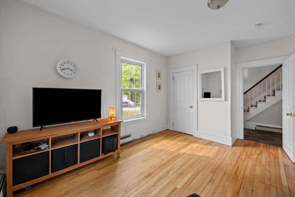 Single Family Residence at 10 Maple, Sturbridge MA 01566, Sturbridge, photo 6 of 40