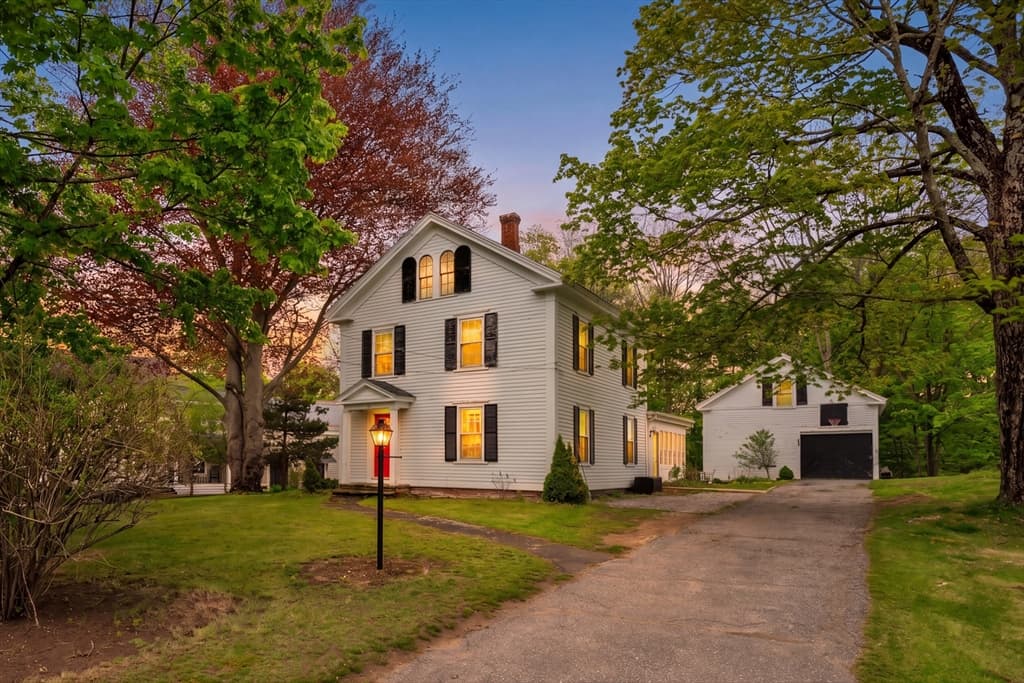 10 Maple, Sturbridge MA 01566