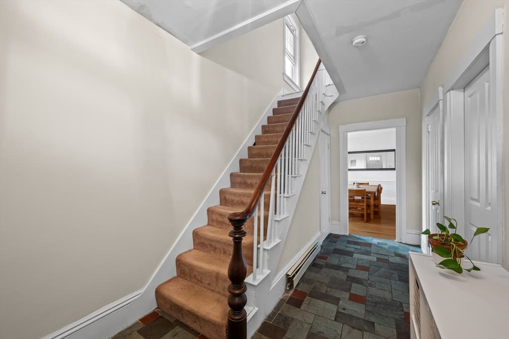 Single Family Residence at 10 Maple, Sturbridge MA 01566, Sturbridge, photo 5 of 40