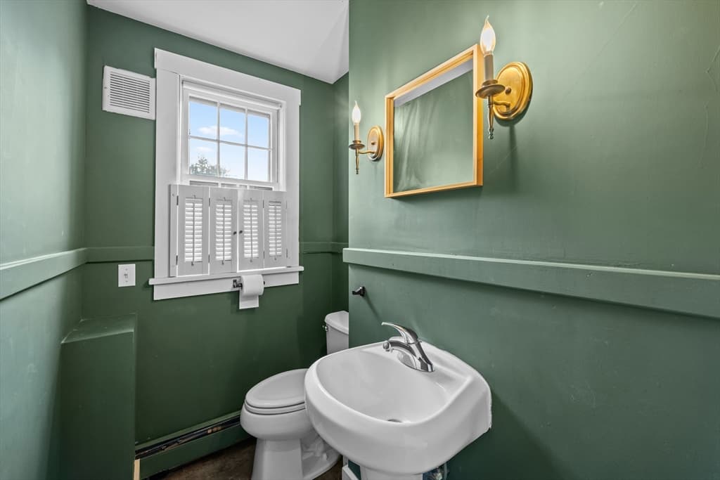 Single Family Residence at 10 Maple, Sturbridge MA 01566, Sturbridge, photo 20 of 40