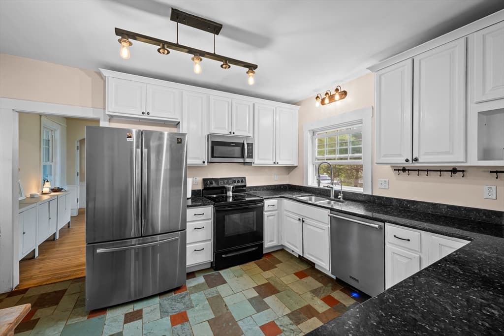 Single Family Residence at 10 Maple, Sturbridge MA 01566, Sturbridge, photo 14 of 40